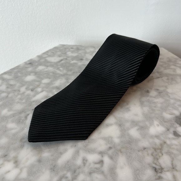 David Donahue Men’s Silk Striped Black Tie 64 1/2” - Picture 2 of 7